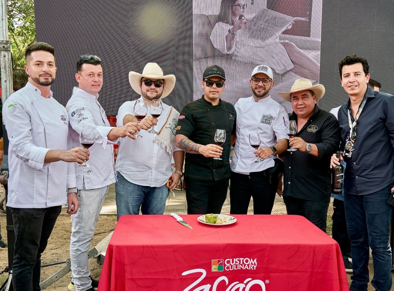 img_0352-3 Neiva vivió una de sus fiestas más grandes con el Festival Internacional A la Carta 2025, que desde el jueves hasta el lunes festivo reunió a más de 100 mil asistentes en el Malecón del río Magdalena, dejando un balance histórico: ventas superiores a los $5.500 millones de pesos y una proyección sin precedentes para la gastronomía y la cultura huilense.