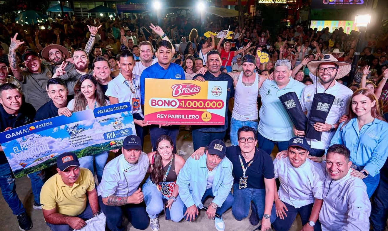 img_0353-4 Neiva vivió una de sus fiestas más grandes con el Festival Internacional A la Carta 2025, que desde el jueves hasta el lunes festivo reunió a más de 100 mil asistentes en el Malecón del río Magdalena, dejando un balance histórico: ventas superiores a los $5.500 millones de pesos y una proyección sin precedentes para la gastronomía y la cultura huilense.