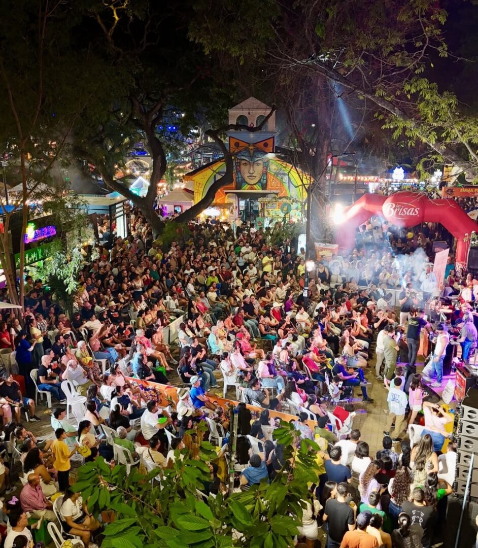 img_0354-3-942x1080 Neiva vivió una de sus fiestas más grandes con el Festival Internacional A la Carta 2025, que desde el jueves hasta el lunes festivo reunió a más de 100 mil asistentes en el Malecón del río Magdalena, dejando un balance histórico: ventas superiores a los $5.500 millones de pesos y una proyección sin precedentes para la gastronomía y la cultura huilense.