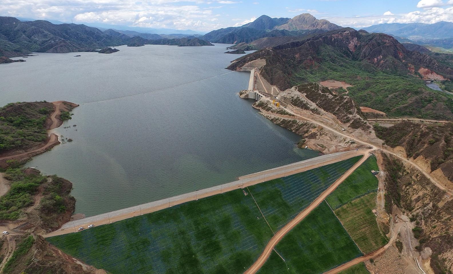 img_4701-2 Senador Pedro Flórez exigió cumplimiento a obligaciones pactadas en El Quimbo