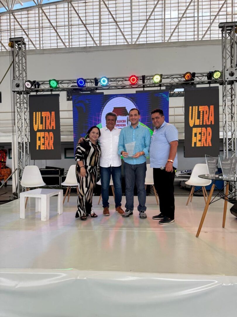 eb7e2211-aac7-4e92-8d2e-3ebbbcdad1b7-810x1080 Secretario de Desarrollo Económico y Turismo, Jorge Andrés Géchem, recibe reconocimiento por su gestión en ExpoComercia 2025